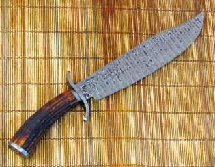 O altamente cortante fio curvo