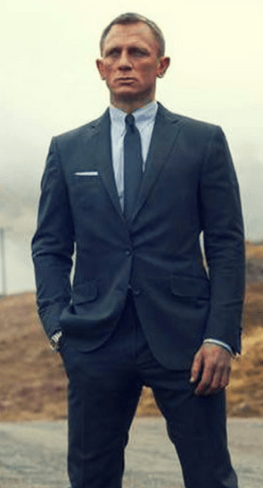 Repare na coluna ereta, olhar fixo. Toda a postura demonstra confiança e dominância.