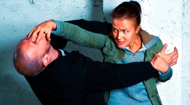 choke-eye-gouge-810x448